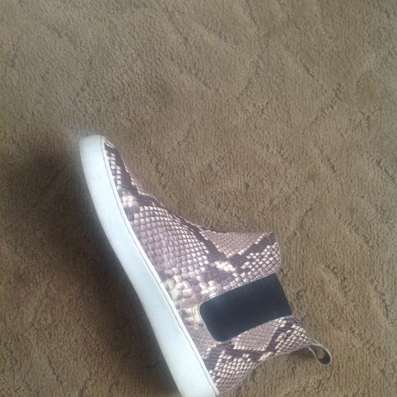 Sneakers - Picture 3 of 4